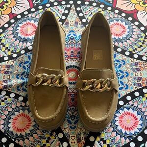 Elegant Tan Loafers with Gold Chain